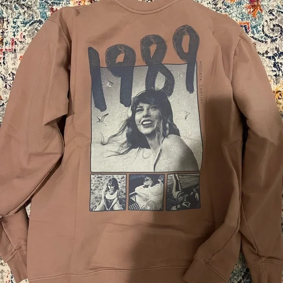Taylor Swift 1989 TV crewneck - Picture 3 of 3